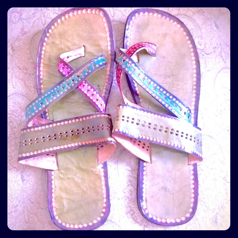 ☮️✌️Cute, vintage lthr sandals/ hearts, size 6.5